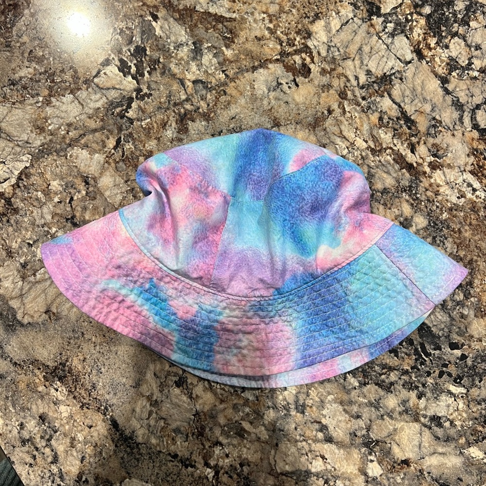 Bucket hat